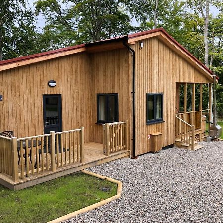 Breckland Lodge 2 With Hot Tub Belladrum Экстерьер фото