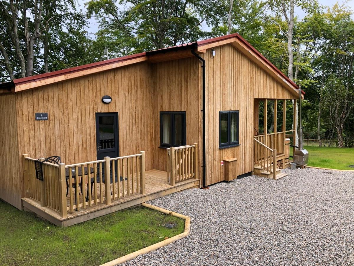 Breckland Lodge 2 With Hot Tub Belladrum Экстерьер фото