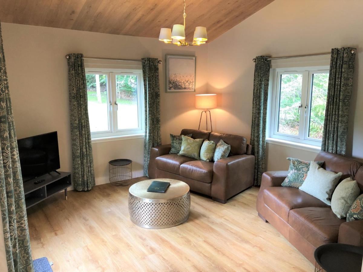 Breckland Lodge 2 With Hot Tub Belladrum Экстерьер фото