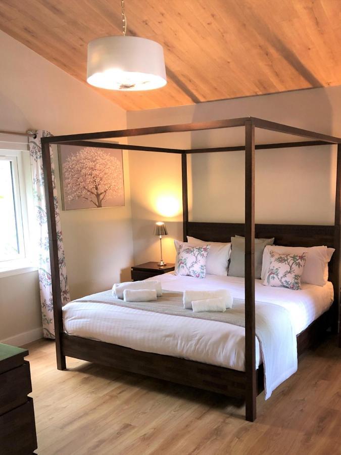 Breckland Lodge 2 With Hot Tub Belladrum Экстерьер фото