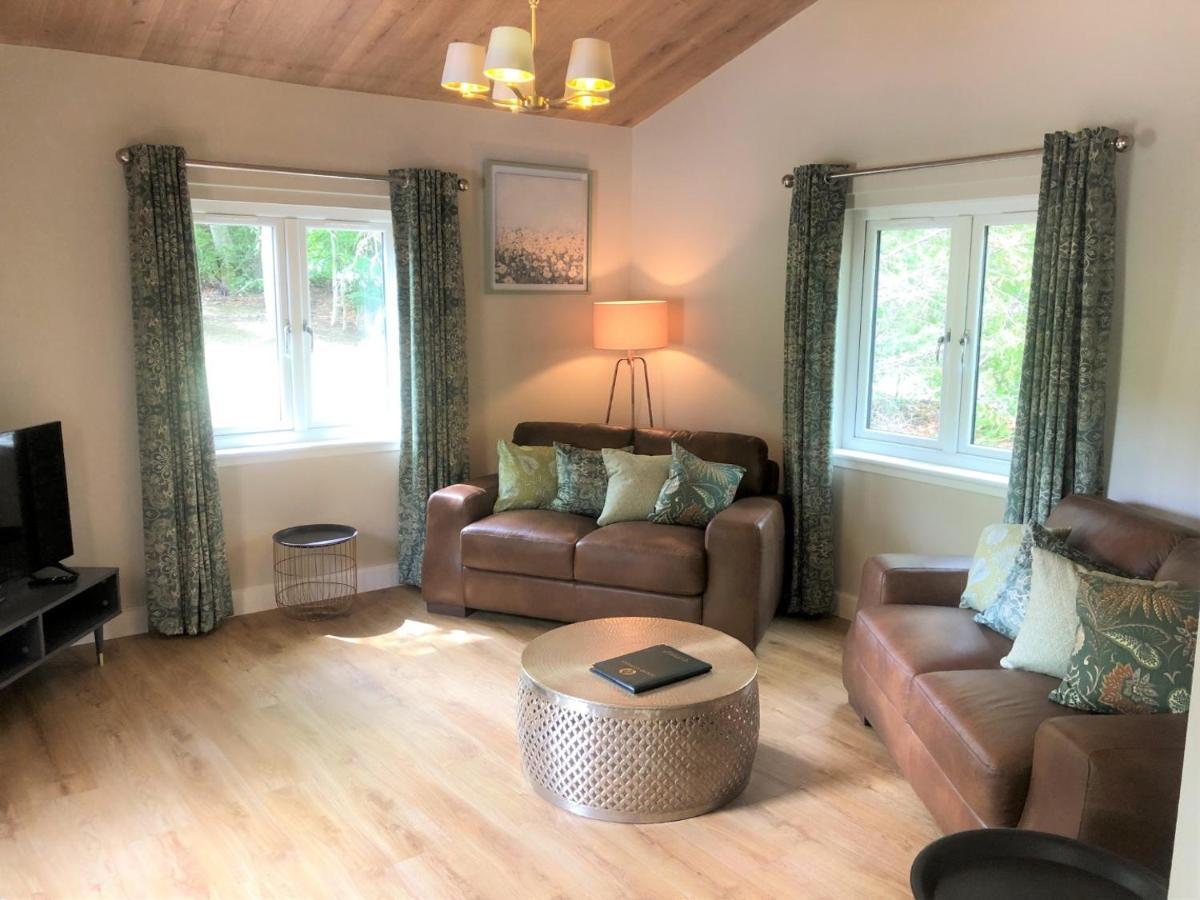 Breckland Lodge 2 With Hot Tub Belladrum Экстерьер фото