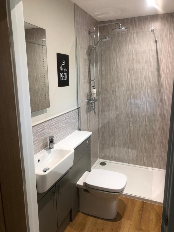 Breckland Lodge 2 With Hot Tub Belladrum Экстерьер фото
